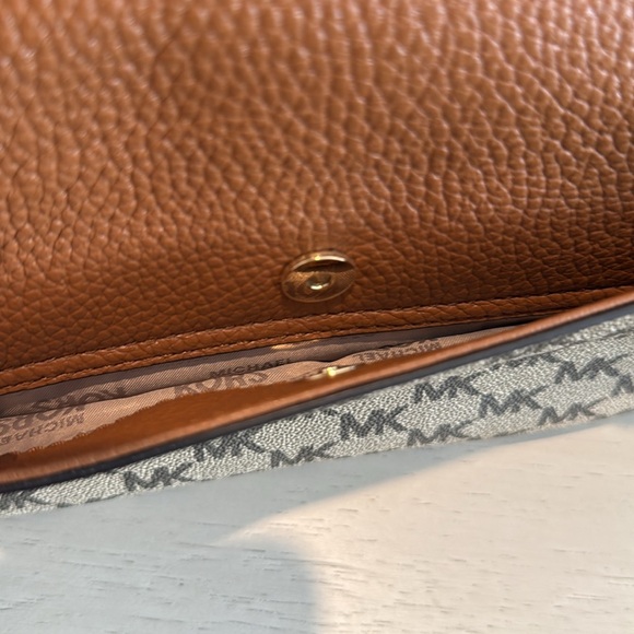 ⚫️ Michael Kors handbags ⚫️ - Picture 6 of 11